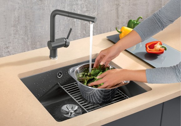 Кухонная мойка Blanco Subline 500-U керамика (базальт, с отводной арматурой InFino®) Кухонная мойка Blanco Subline 500-U керамика (базальт, с отводной арматурой InFino®)