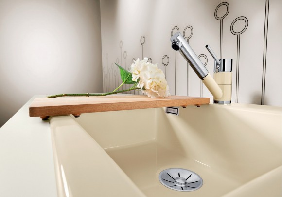 Кухонная мойка Blanco Palona 6 (глянцевый магнолия, с отводной арматурой InFino®) Кухонная мойка Blanco Palona 6 (глянцевый магнолия, с отводной арматурой InFino®)